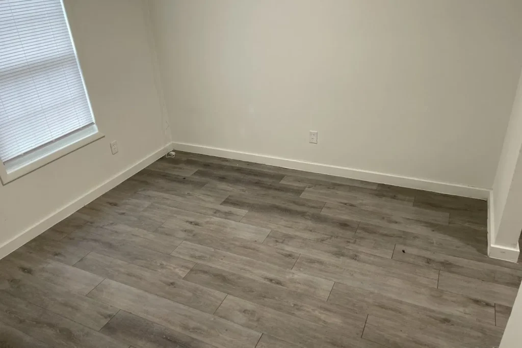 Empty clean commercial space in Riverdale GA